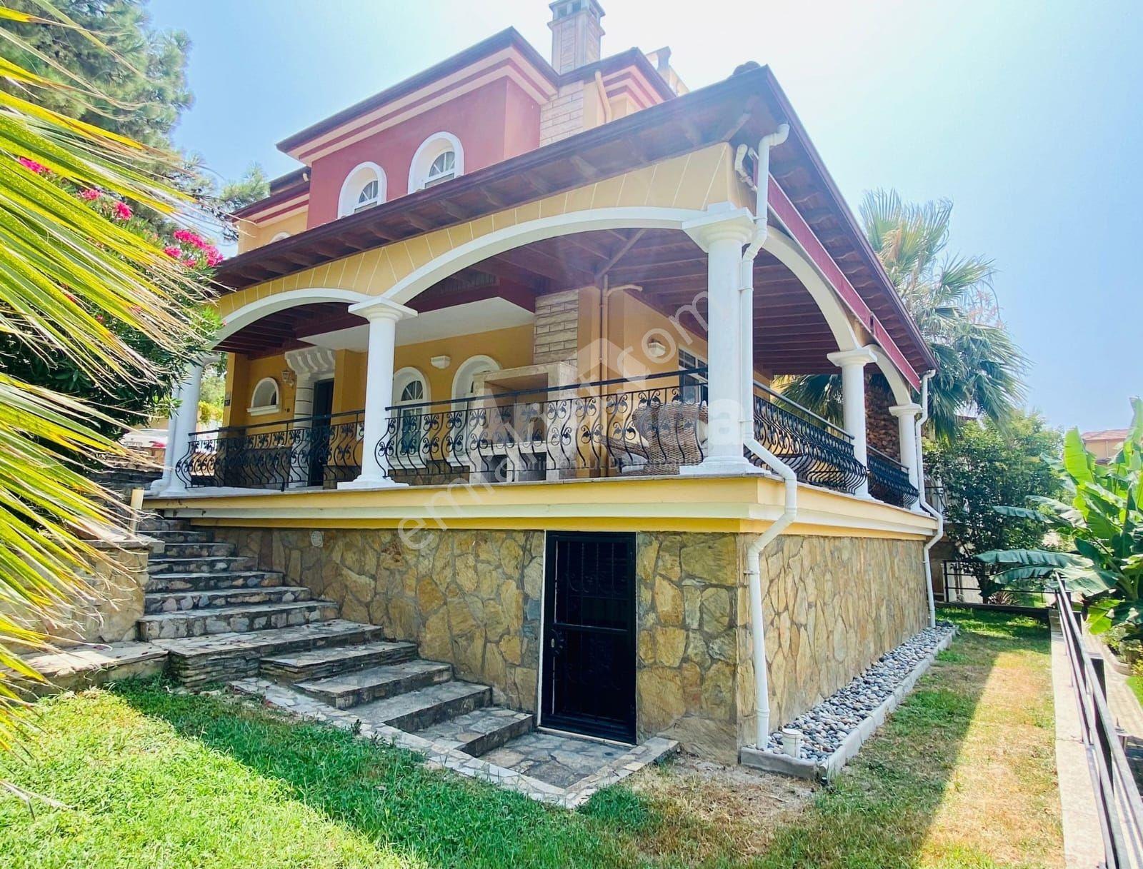 Kuşadasında Eşsiz Gün Batımıyla Müstakil 4+1 Villa - Görsel 20