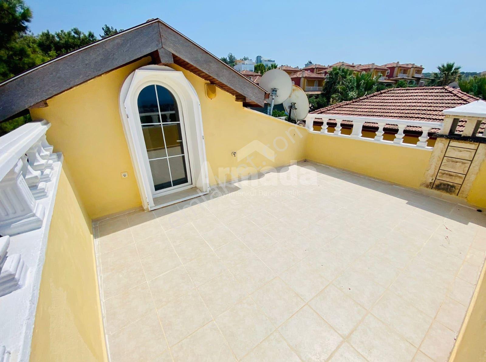 Kuşadasında Eşsiz Gün Batımıyla Müstakil 4+1 Villa - Görsel 12
