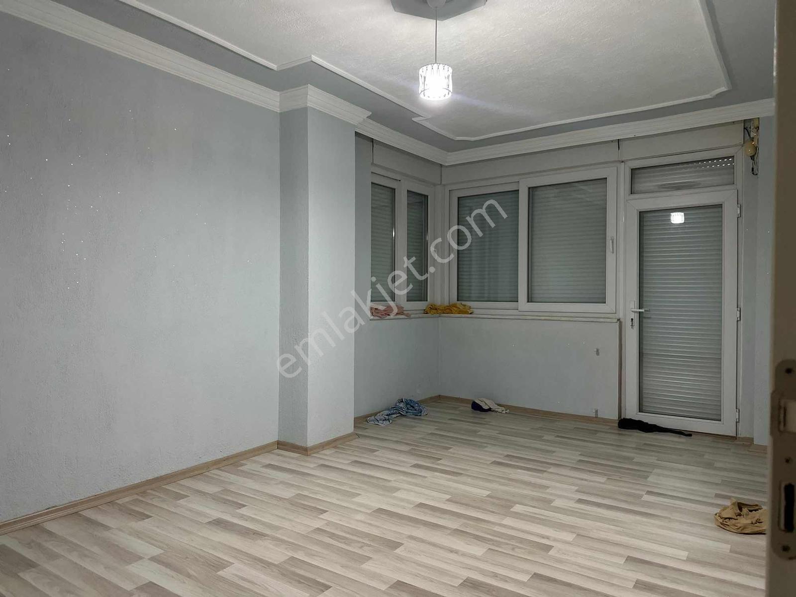 Karadayı Mahallesinde Geniş 3+1 Kiralık Daire - Görsel 2