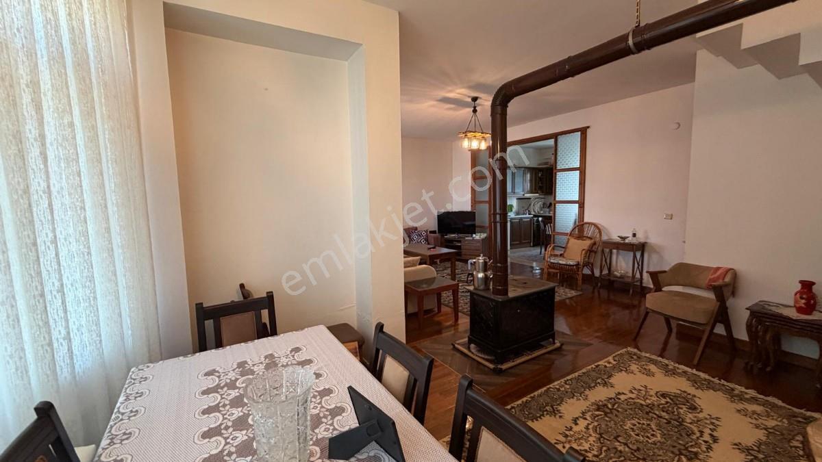 Sapanca Ünlücede Göl Manzaralı Kiralık Tripleks Lüks Villa - Görsel 18