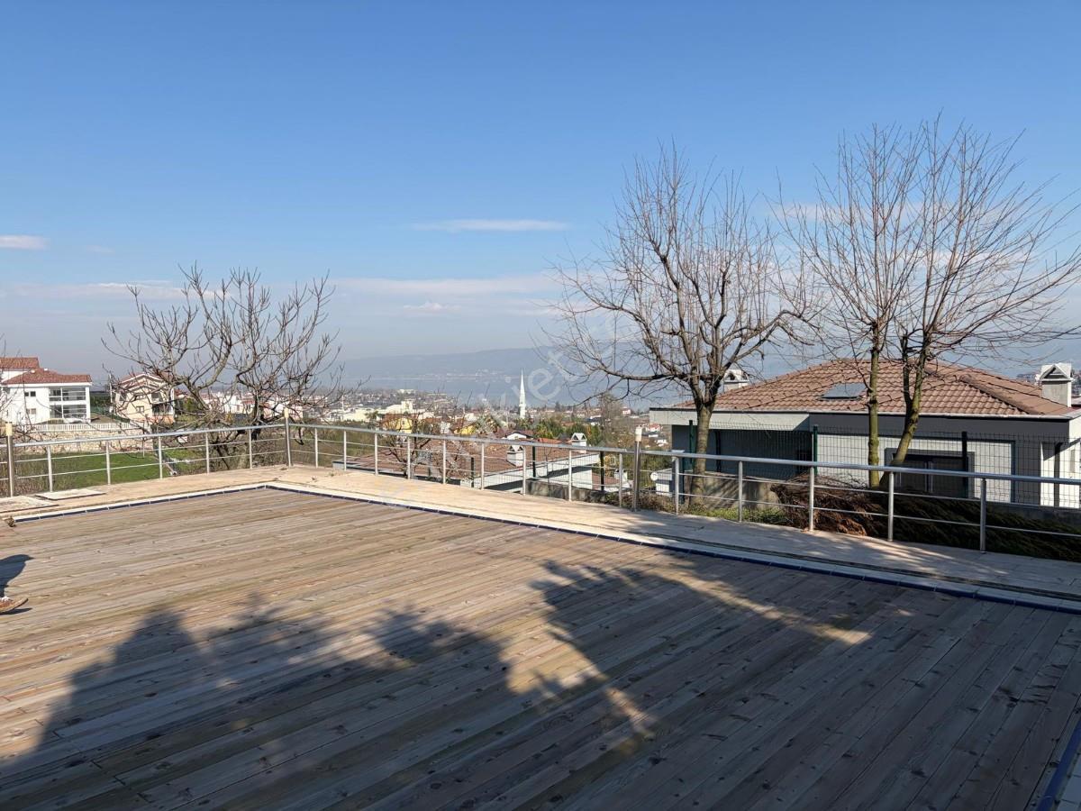Sapanca Ünlücede Göl Manzaralı Kiralık Tripleks Lüks Villa - Görsel 27