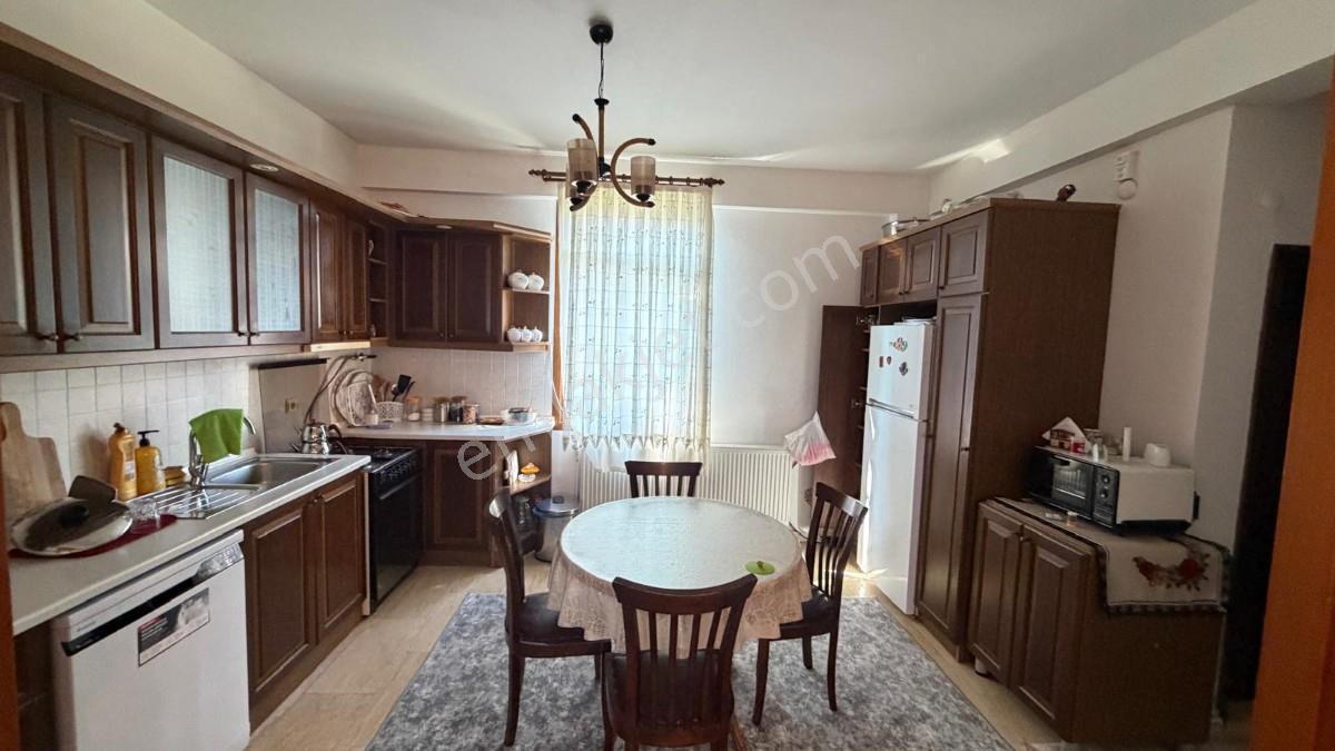 Sapanca Ünlücede Göl Manzaralı Kiralık Tripleks Lüks Villa - Görsel 20
