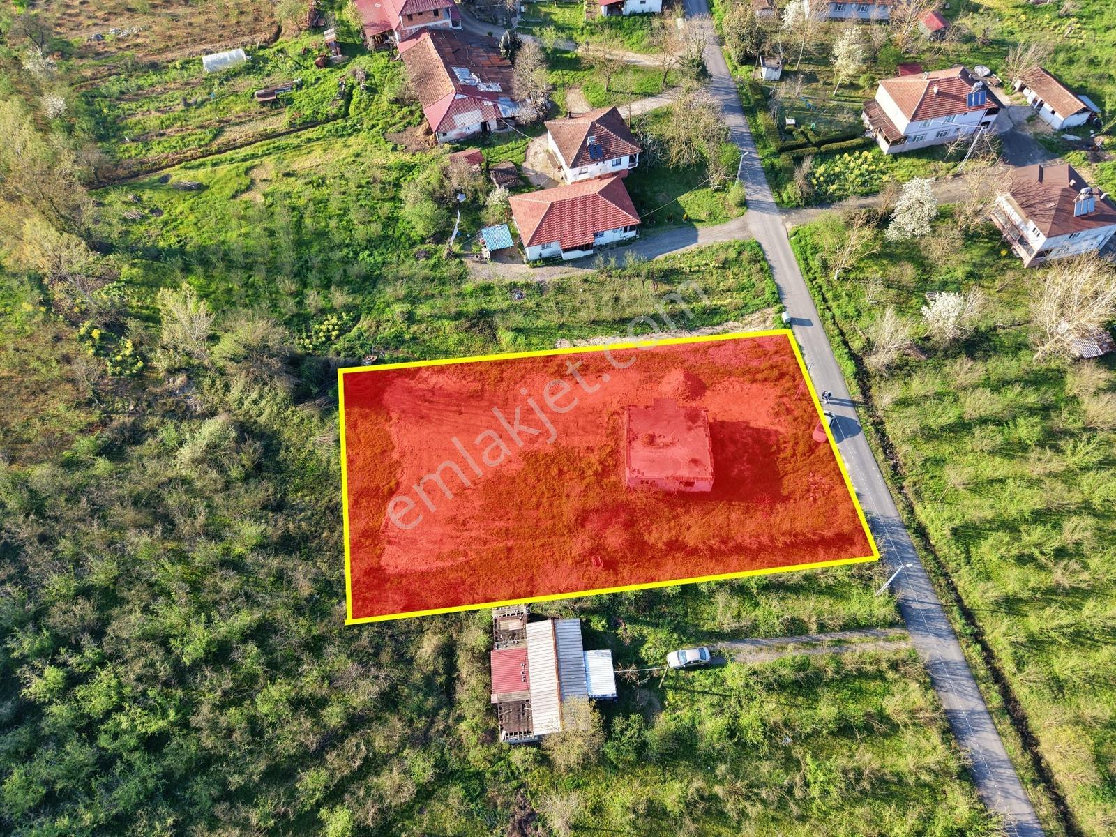 Emlakevim - Hendek Akova Mah. 748 M2 Satılık İmarlı Arsa !!