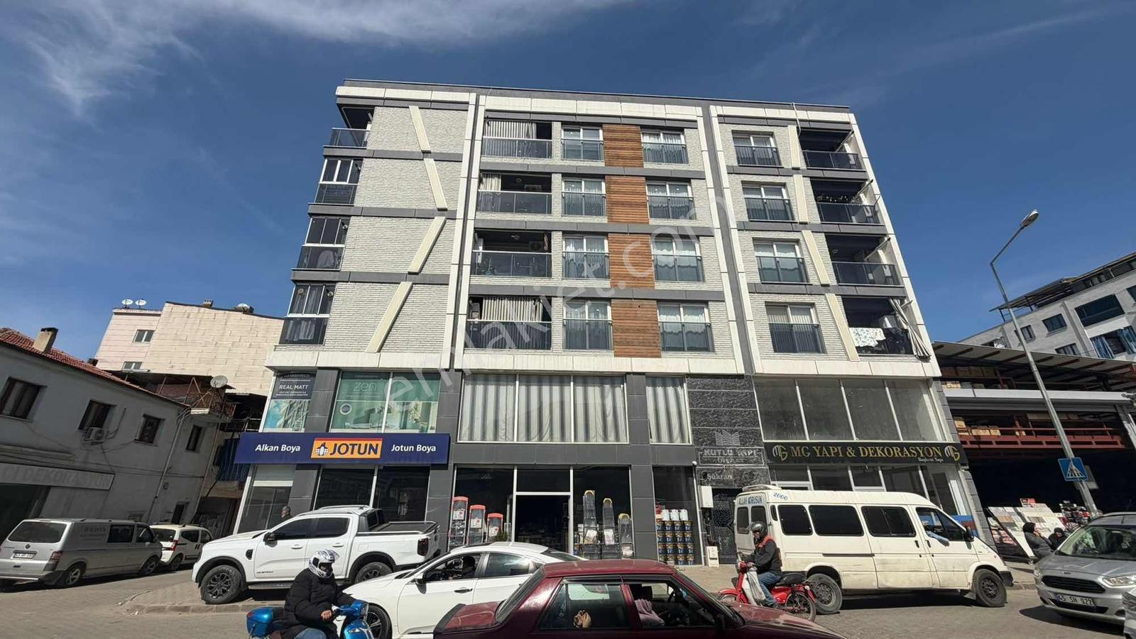Salihli Belediye Caddesi Üzeri Son Kat 2+1 - Görsel 9