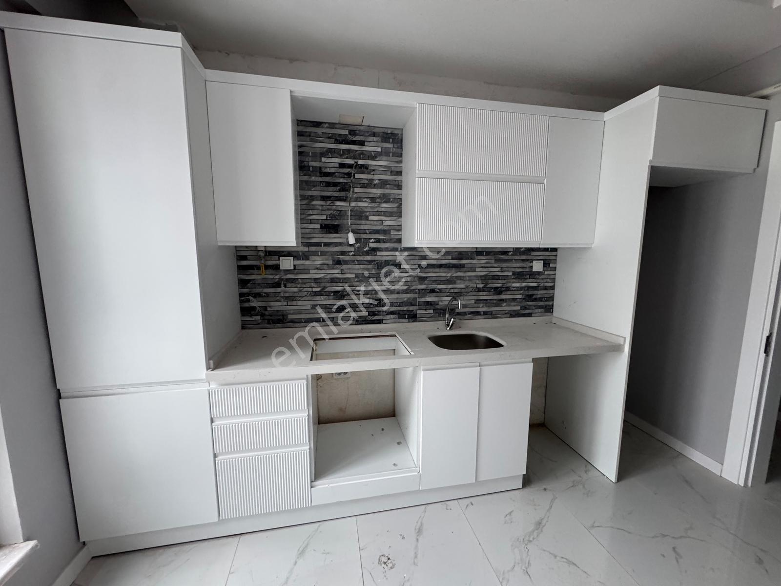 Zeybek Emlaktan Kurtuluşta 2+1 Sıfır Dairemiz Kiralıktır - Görsel 3