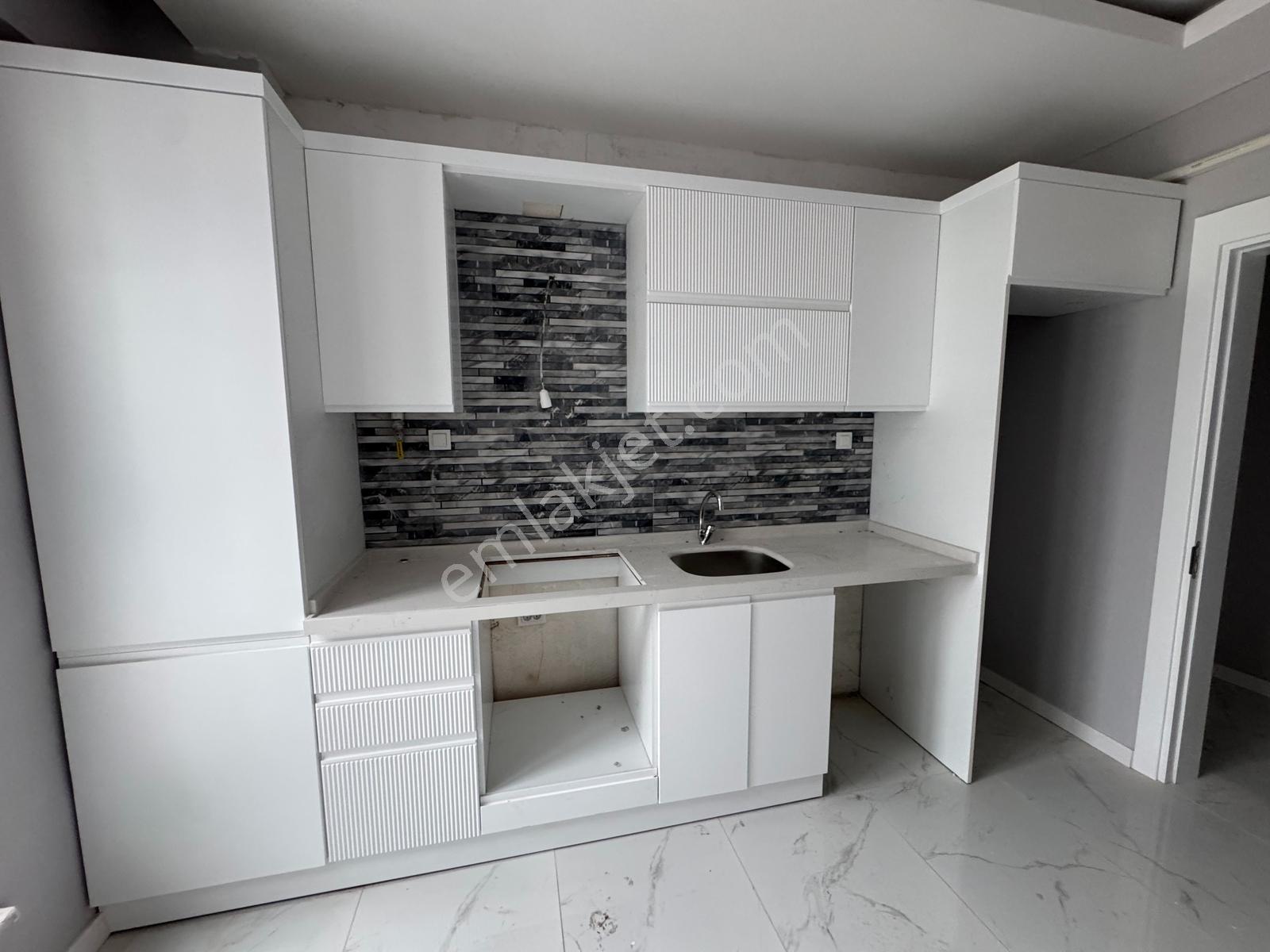 Zeybek Emlaktan Kurtuluşta 2+1 Sıfır Dairemiz Kiralıktır - Görsel 4