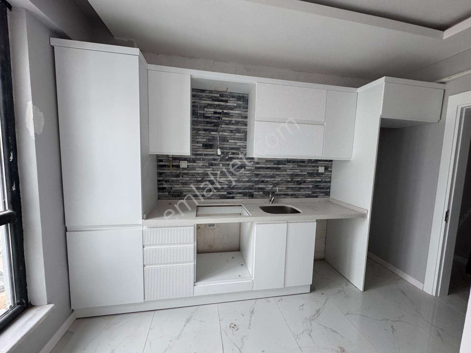 Zeybek Emlaktan Kurtuluşta 2+1 Sıfır Dairemiz Kiralıktır