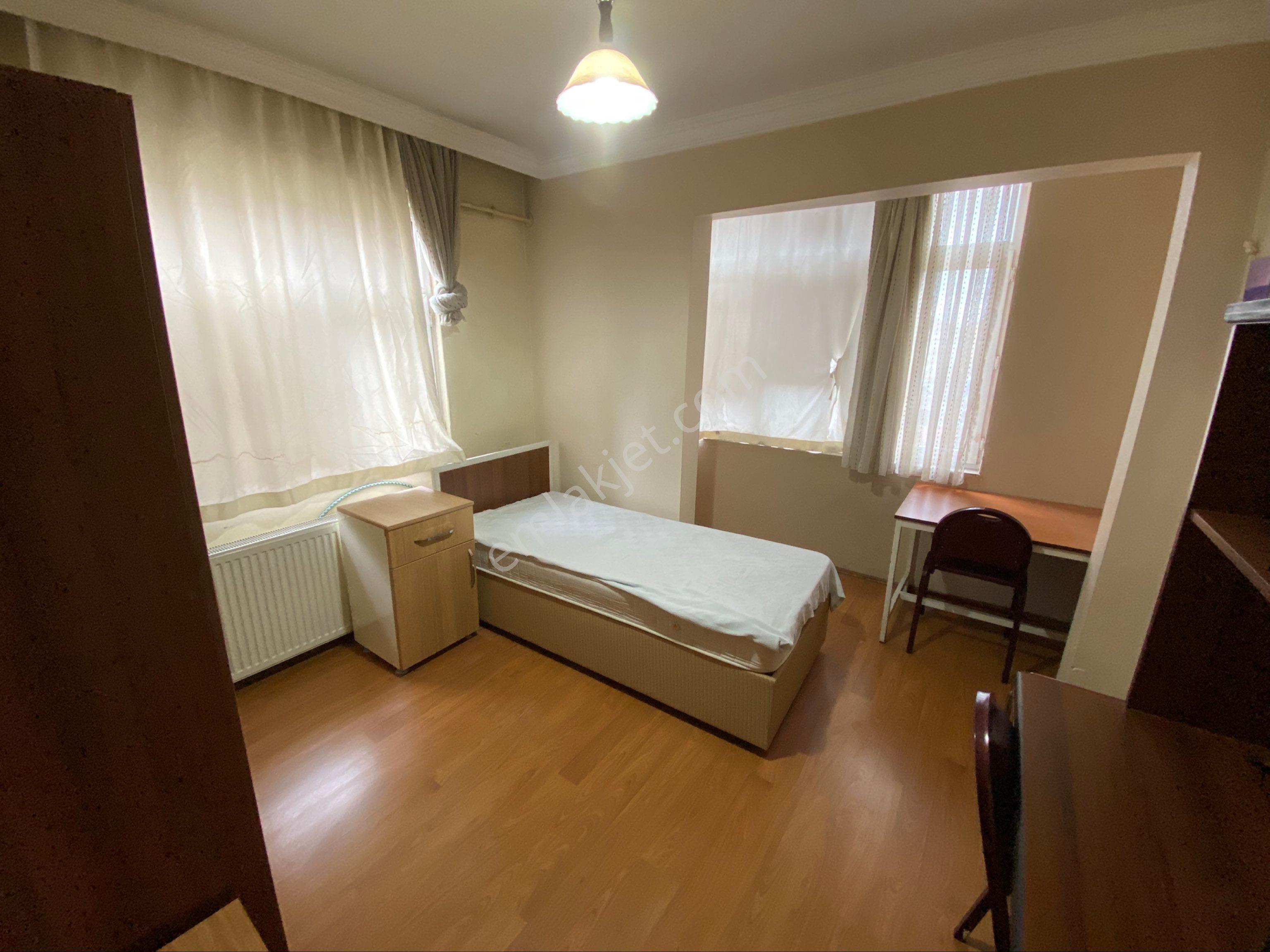 Yalı Gayrimenkulden Cadde Üzerinde Uzun Dönem Erkek 3+1 Eşyalı - Görsel 7