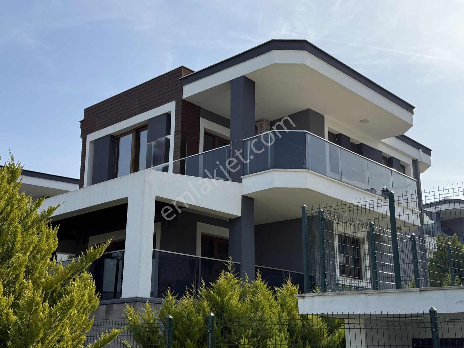 Kuşadası Davutlar Havuzlu Sitede Deniz Manzaralı 4+2 Villa - Görsel 29