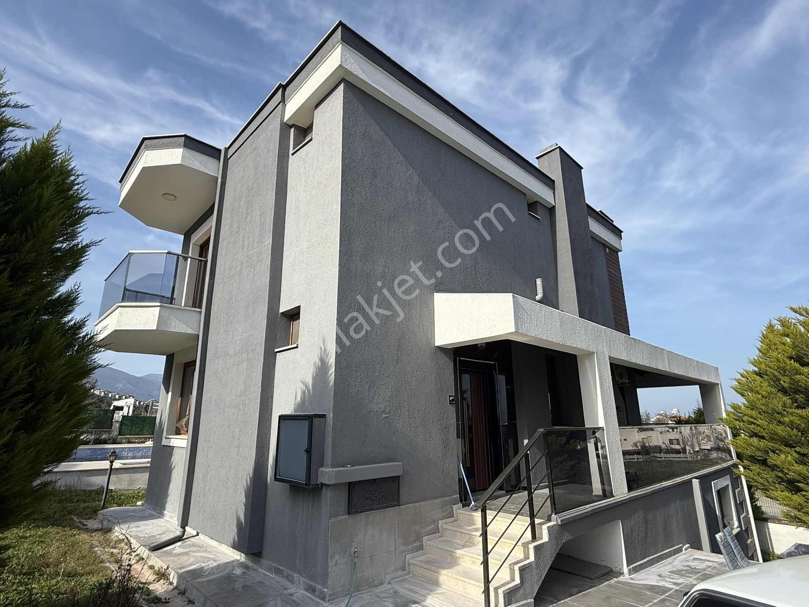 Kuşadası Davutlar Havuzlu Sitede Deniz Manzaralı 4+2 Villa - Görsel 19