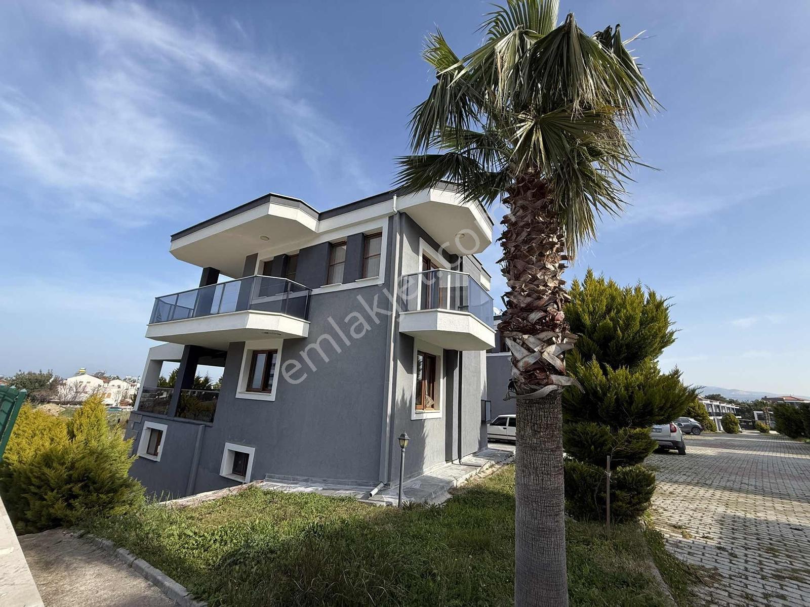 Kuşadası Davutlar Havuzlu Sitede Deniz Manzaralı 4+2 Villa - Görsel 9