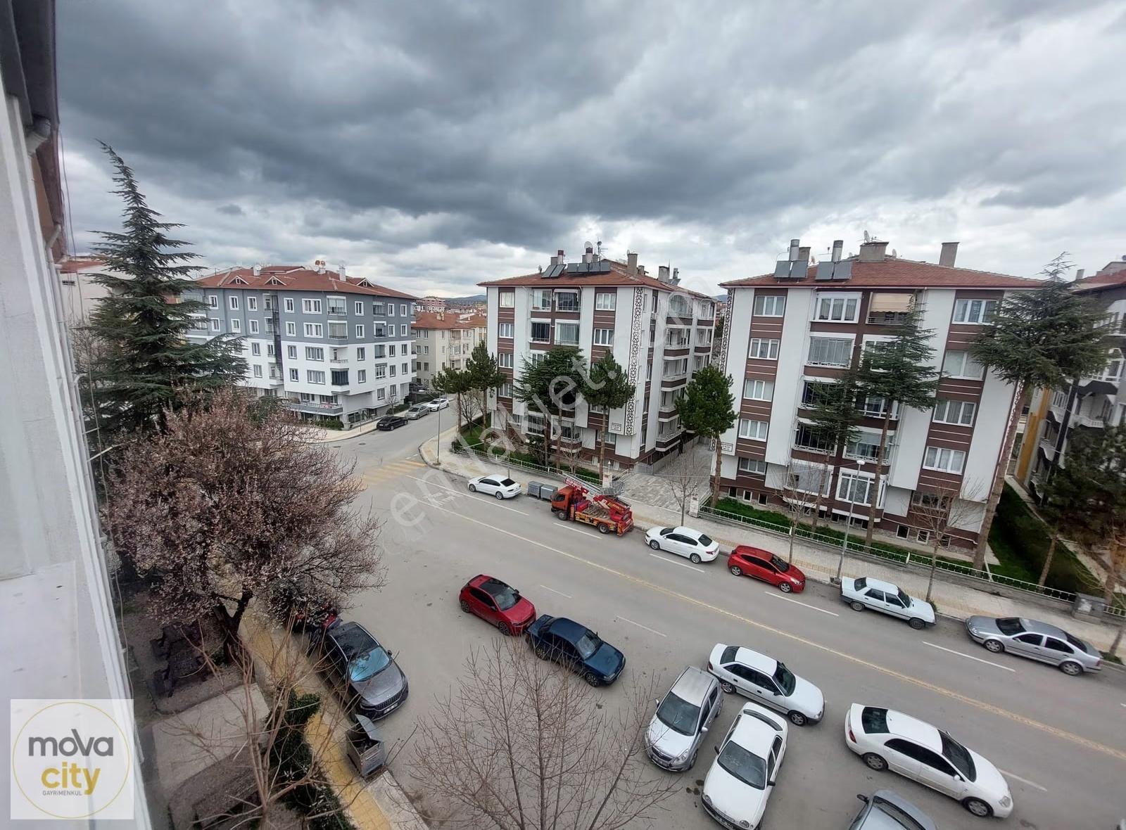 Varinli Caddesi'nde Cadde Üzeri Satılık 2+1 Daire - Görsel 12