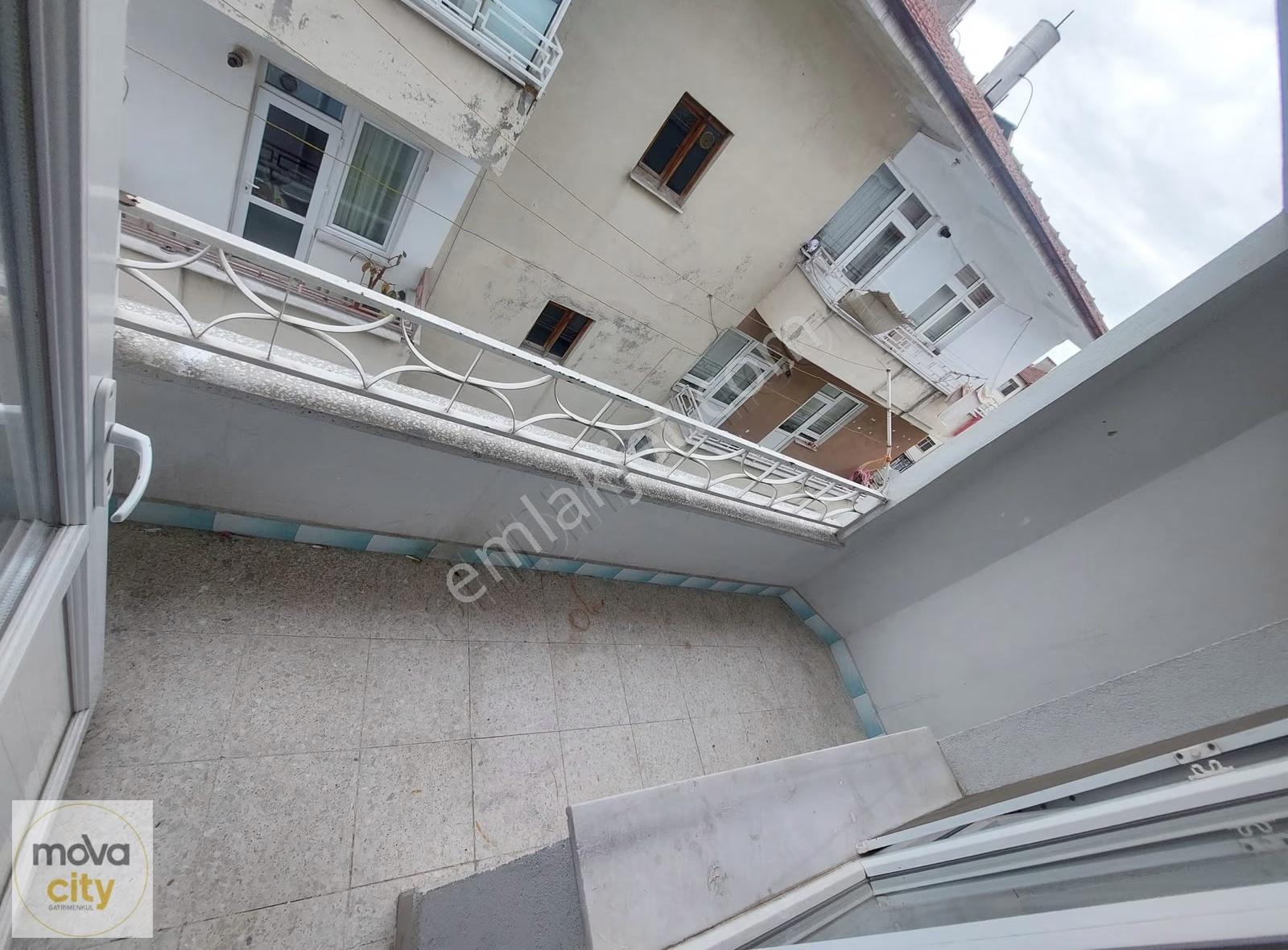 Varinli Caddesi'nde Cadde Üzeri Satılık 2+1 Daire - Görsel 16