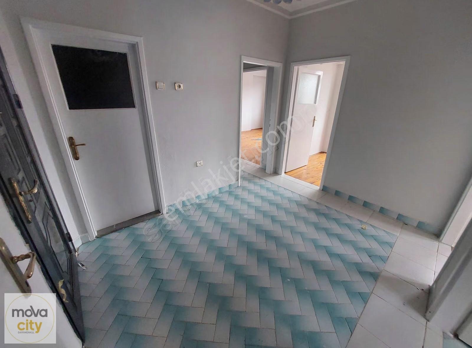 Varinli Caddesi'nde Cadde Üzeri Satılık 2+1 Daire - Görsel 7