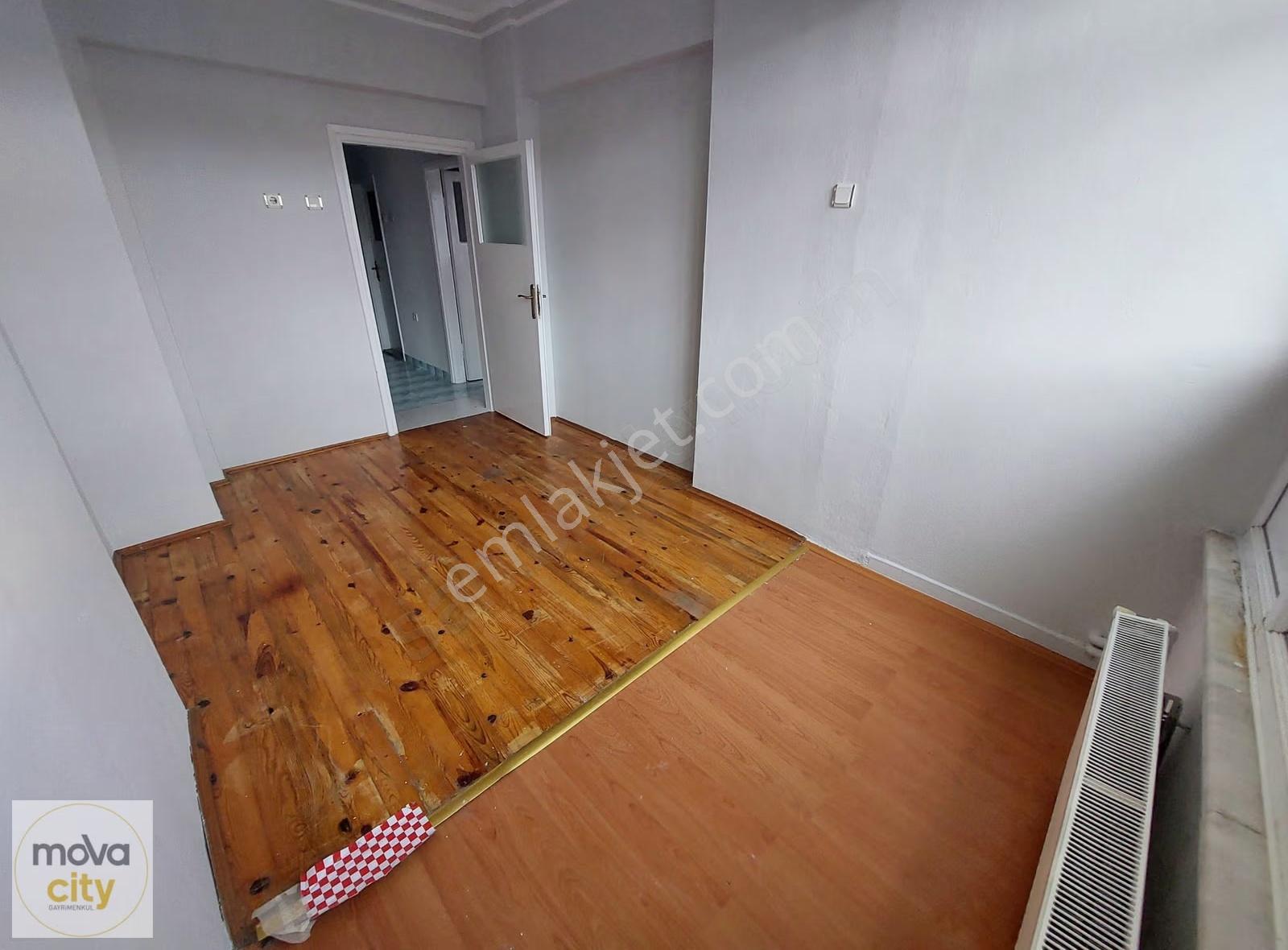 Varinli Caddesi'nde Cadde Üzeri Satılık 2+1 Daire - Görsel 9
