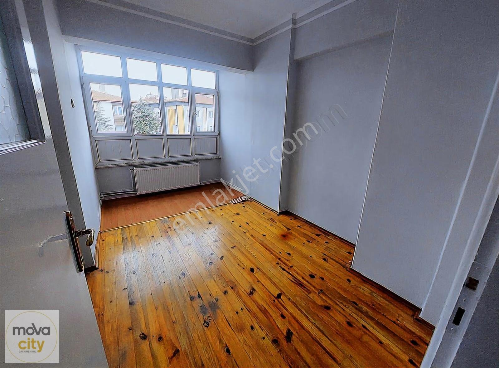 Varinli Caddesi'nde Cadde Üzeri Satılık 2+1 Daire - Görsel 11