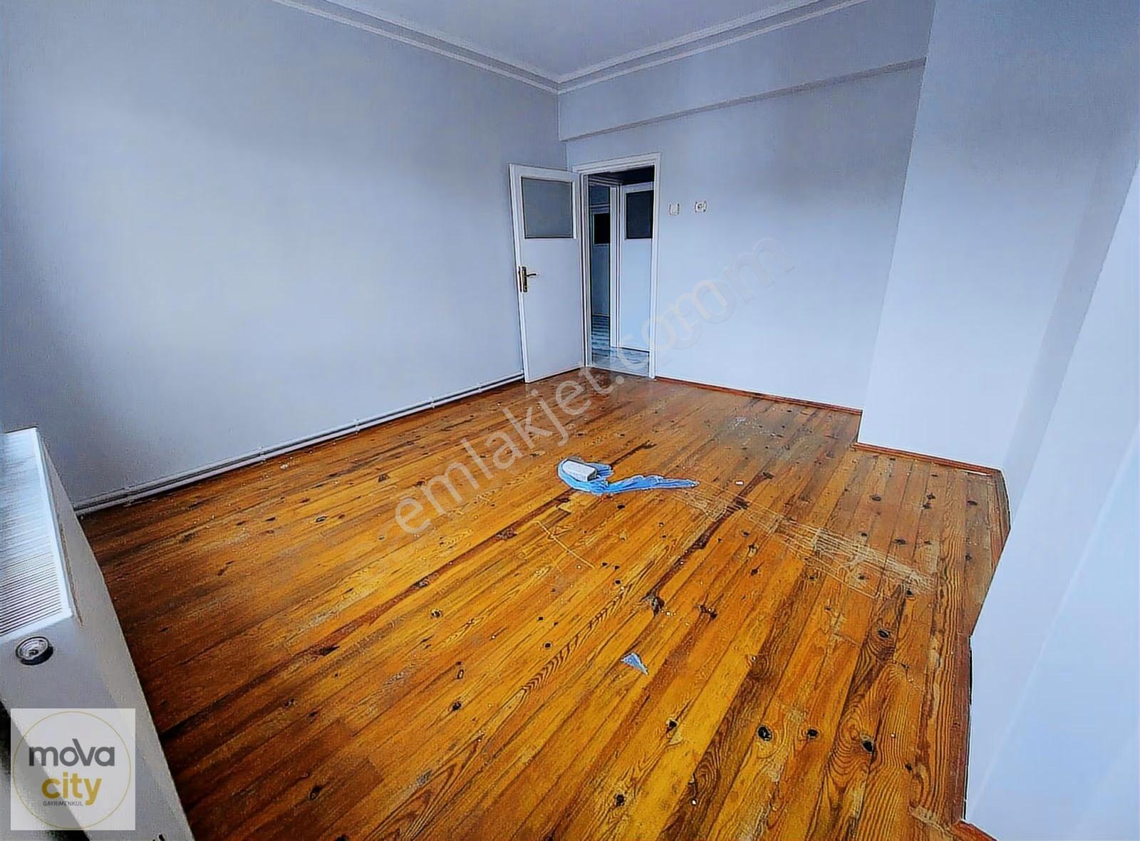 Varinli Caddesi'nde Cadde Üzeri Satılık 2+1 Daire - Görsel 6