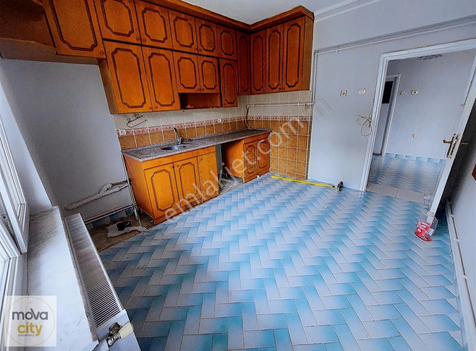 Varinli Caddesi'nde Cadde Üzeri Satılık 2+1 Daire - Görsel 15