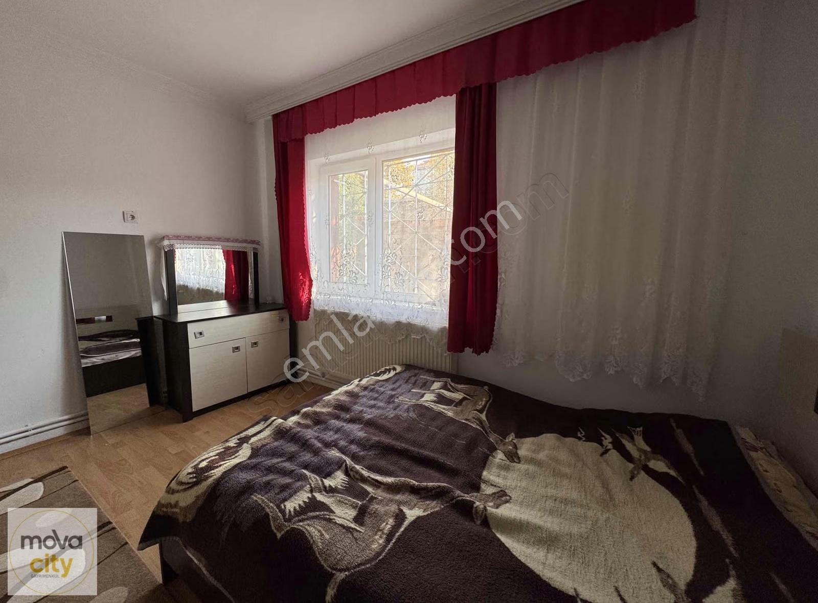 Hüyük Caddesi Üzeri Eşyalı Kiralık 3+0 Daire - Görsel 2