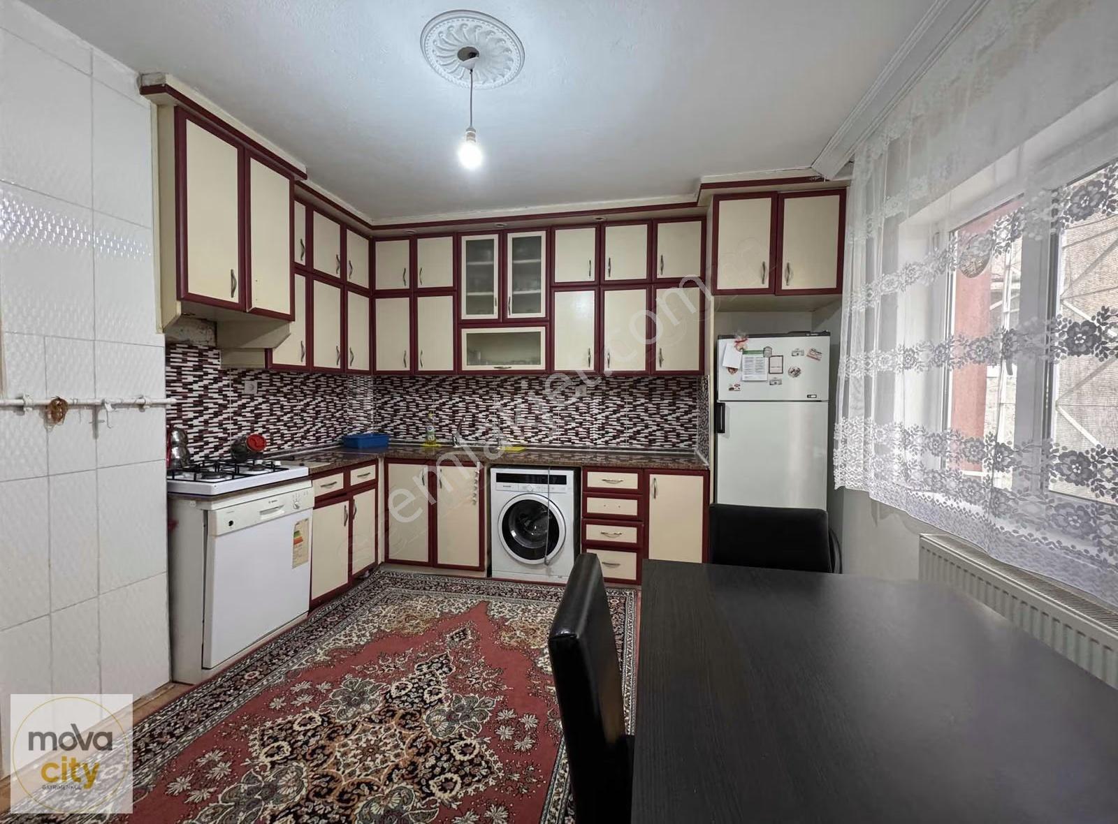 Hüyük Caddesi Üzeri Eşyalı Kiralık 3+0 Daire - Görsel 3