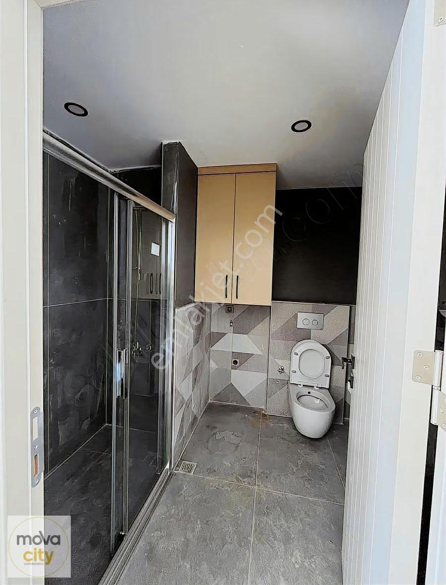 Hastane Bölgesin'de 1+1 Kiralık Daire - Görsel 12