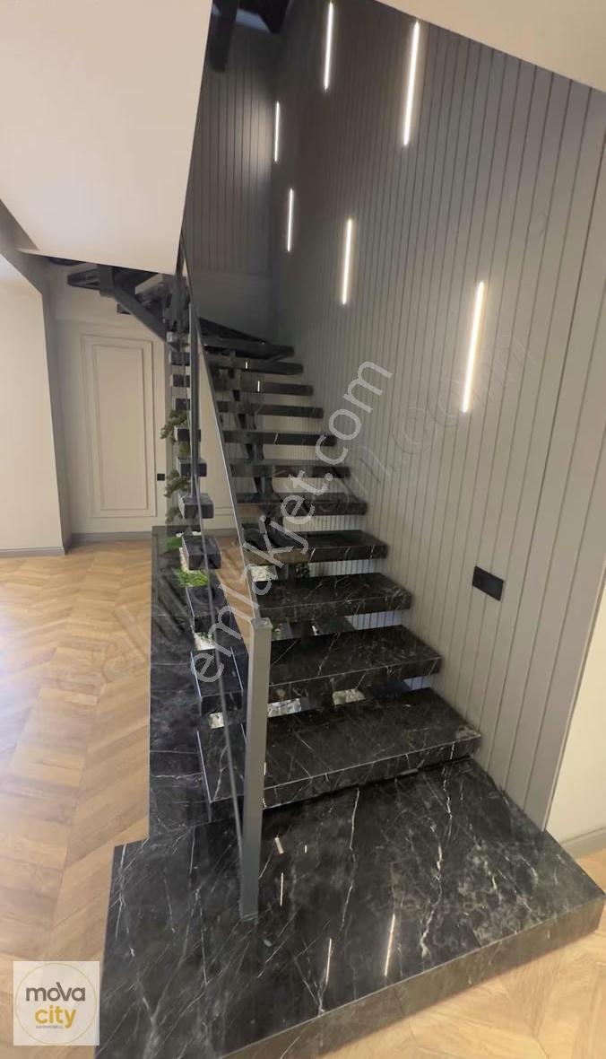 Binevlerde 3 Katlısatılık Havuzlu Full Yapılı Emsalsiz Lüx Villa - Görsel 24