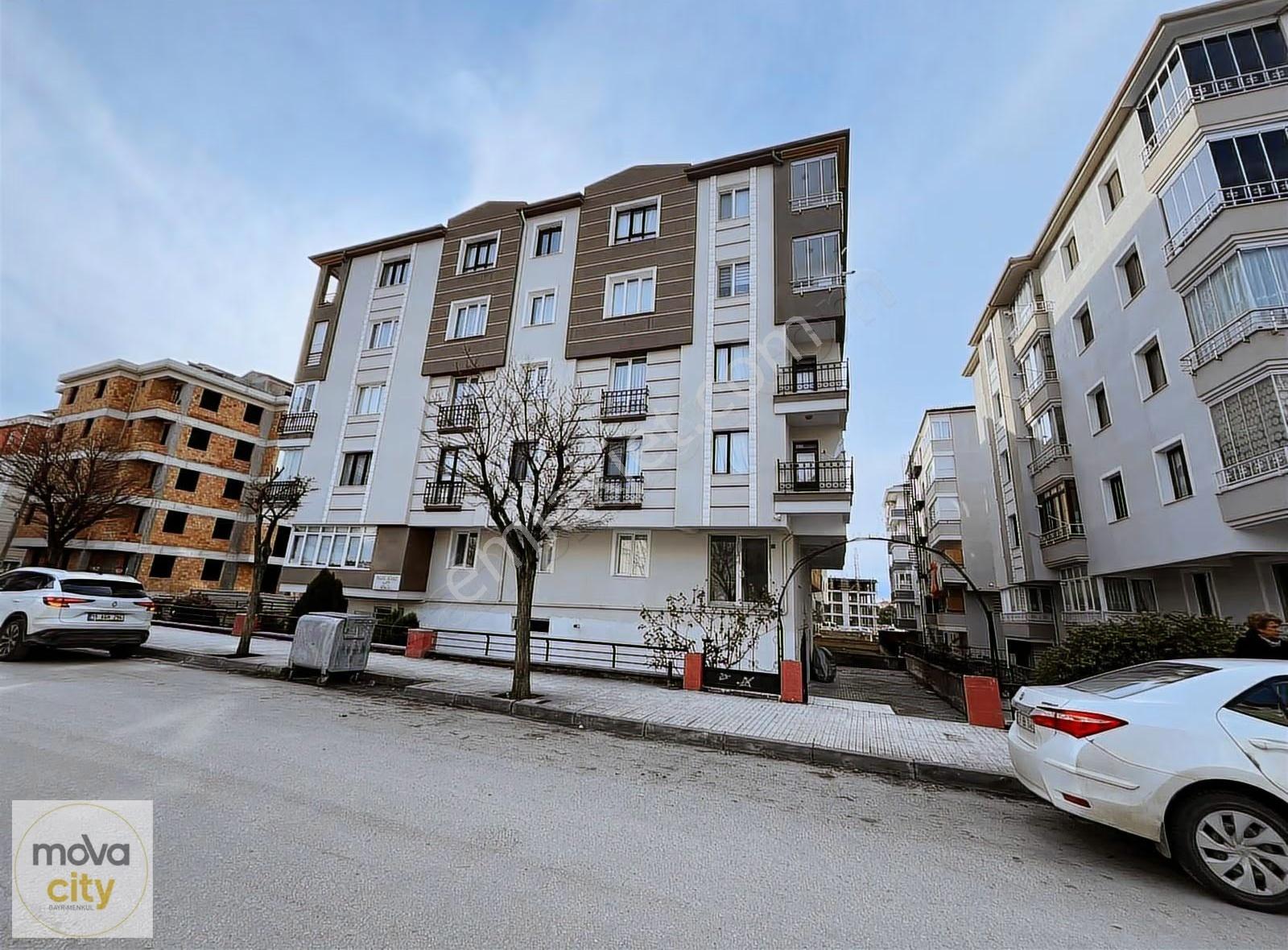 Garanti Evler Camii Karşısı Satılık Dükkan+depo