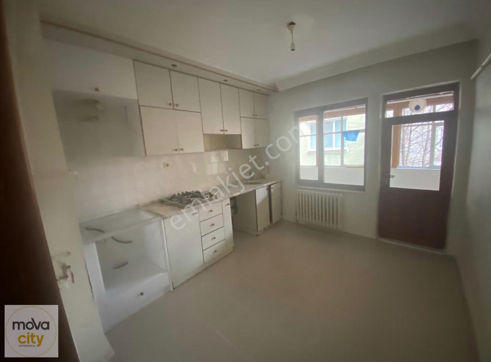 Mevlana Otopark Karşısında 3+1 Bakımlı Kiralık Daire