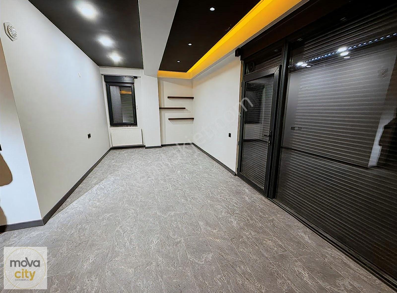Şehir Merkezinde Bahçelievlerde Lüks Villa - Görsel 11