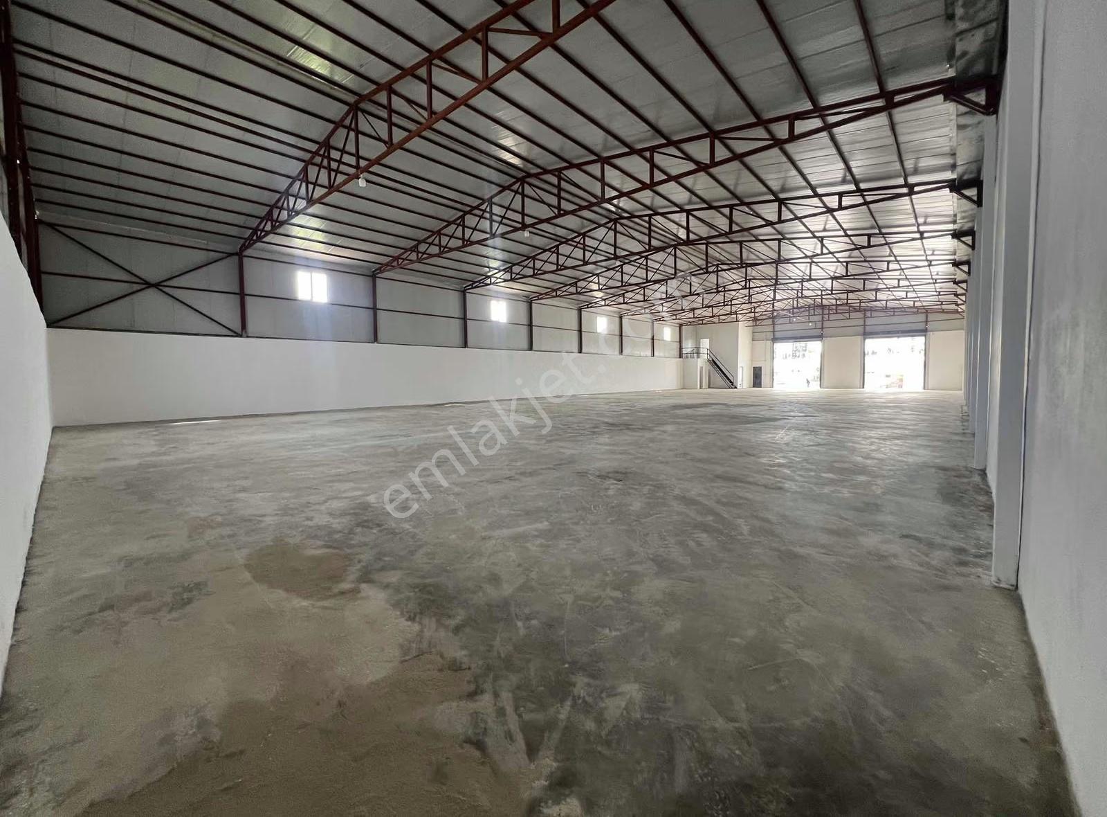 Altınova Menderes Mahallesinde Kiralık 1000m2 Depo - Görsel 8