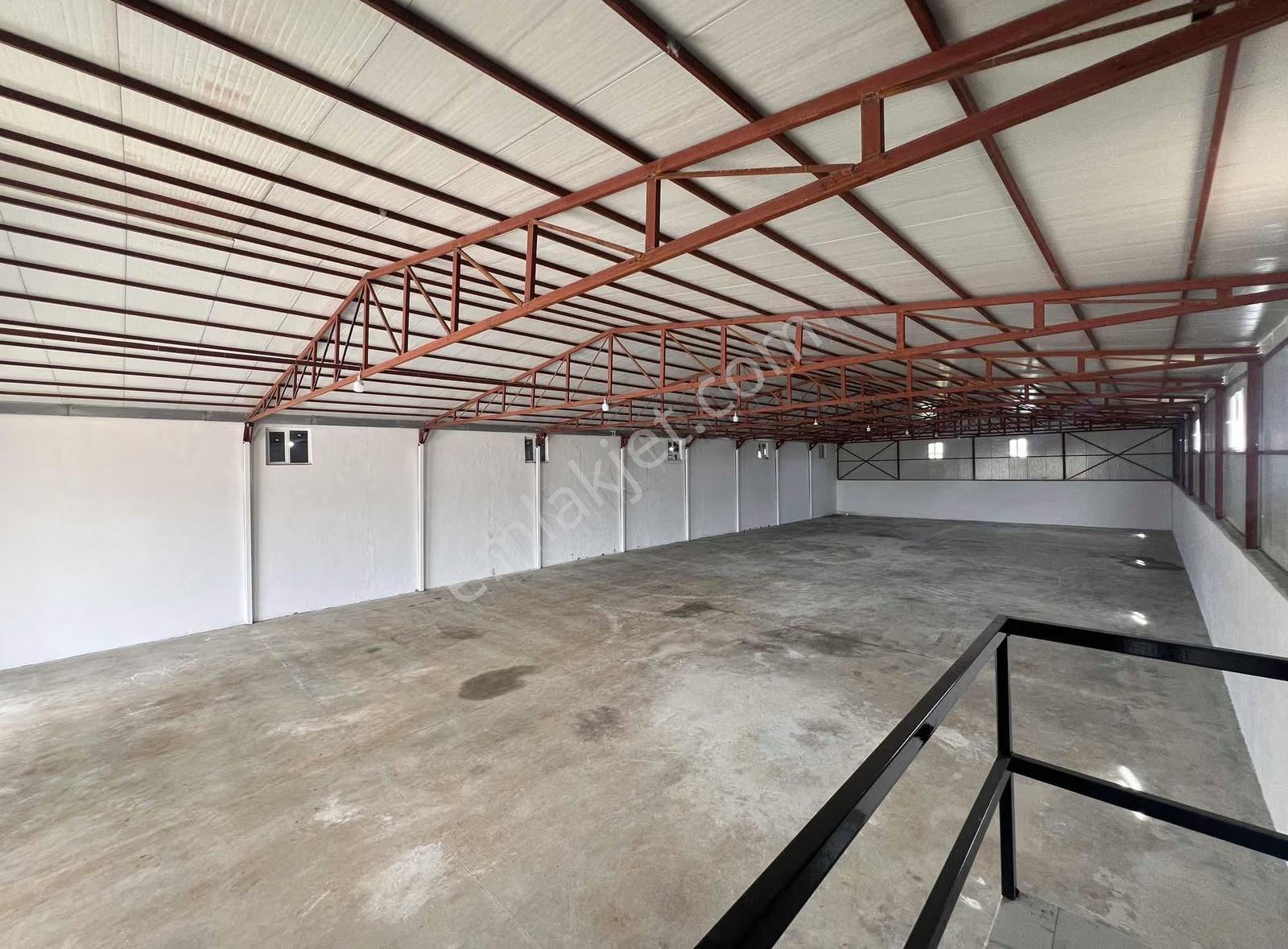 Altınova Menderes Mahallesinde Kiralık 1000m2 Depo - Görsel 5
