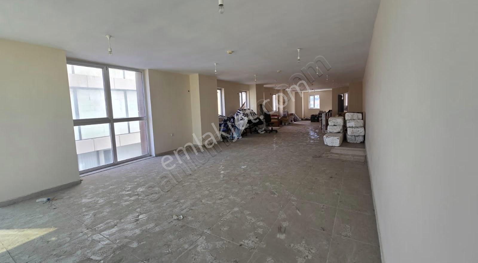 Kiralık İş Merkezi - 7 Adet Ofis / Büro - Görsel 25