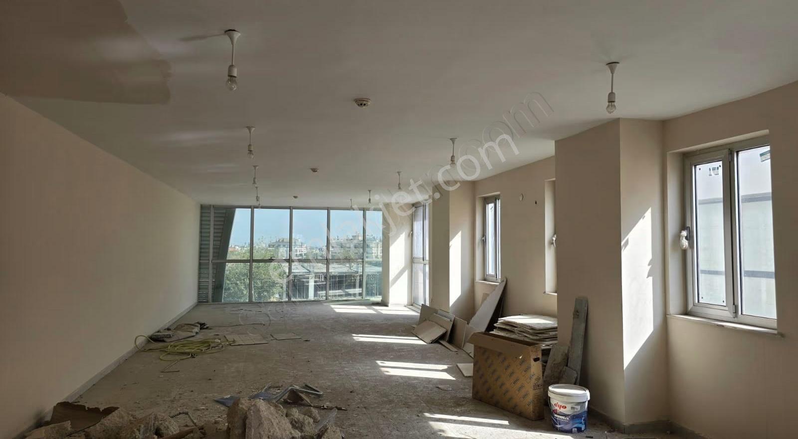 Kiralık İş Merkezi - 7 Adet Ofis / Büro - Görsel 28
