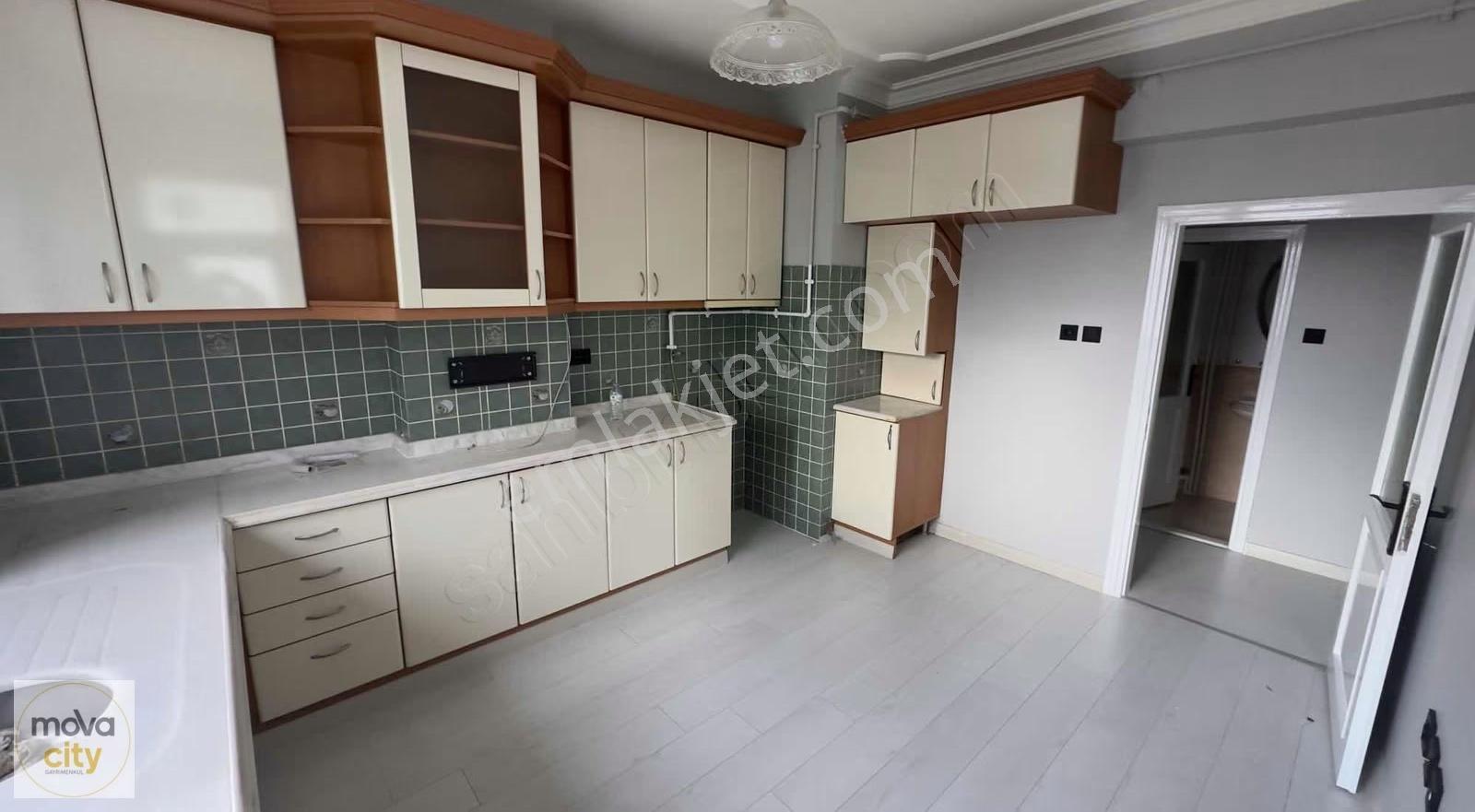 Bahçelievler Lila Ve Oba Taksi Civarı Kiralık Bakımlı 4+1 Daire