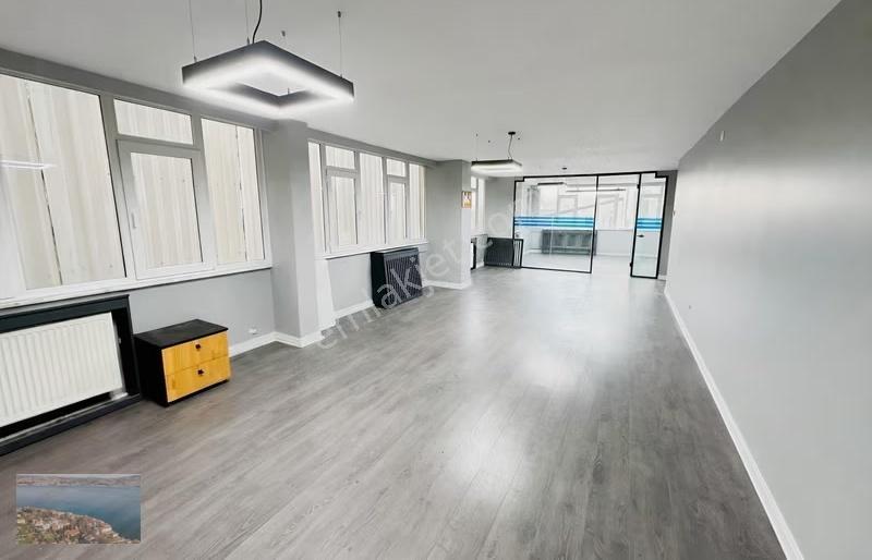 İstiklal Cadde Cephe Şerefiyeli 117 M2 Modüler Kiralık Ofis