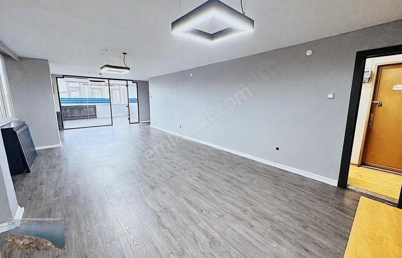 Beyoğlu İstiklal Caddesi Tabela Değeri Yüksek 1+1 Kiralık Ofis - Görsel 7