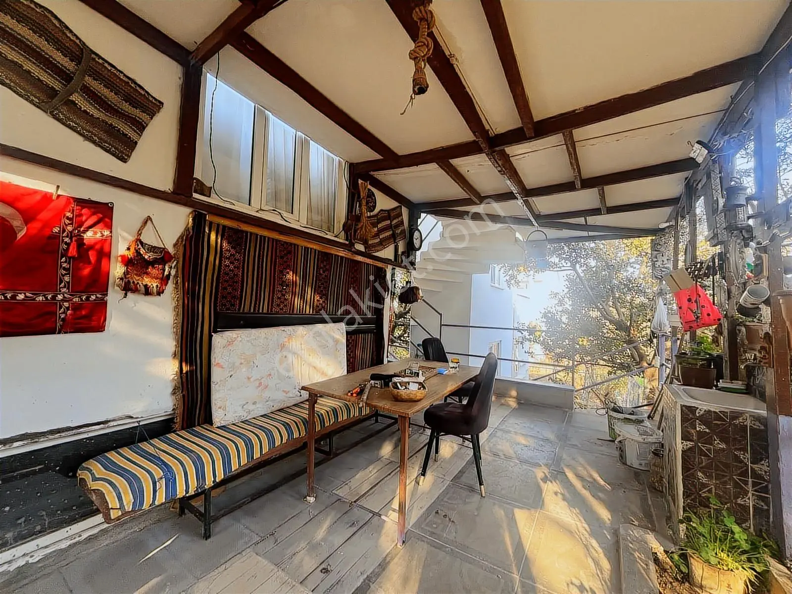 Kavuşturan Emlak'tan Güre'de Manzaralı Eşyalı Kiralık 2+1 Daire