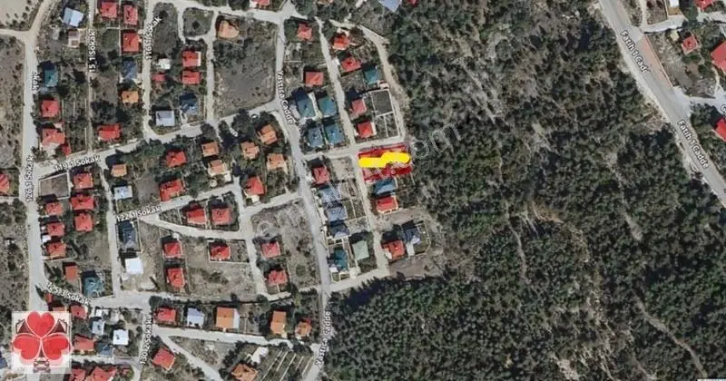 Emsalsiz ! 3 Cepheli 677 M2 İmarlı Süper Konumda Villa Arsası!