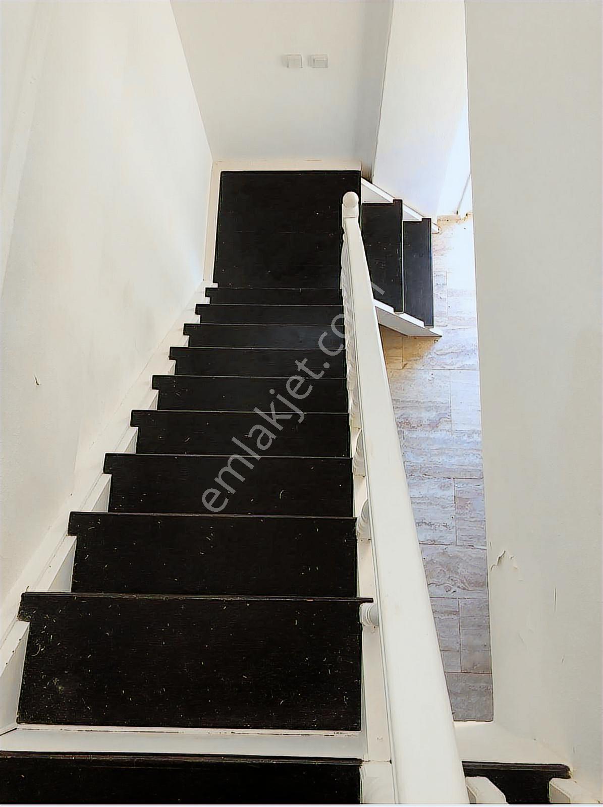 Çeşme Paşalimanı Denizkenarı Kiralık Eşyalı Villa - Görsel 34