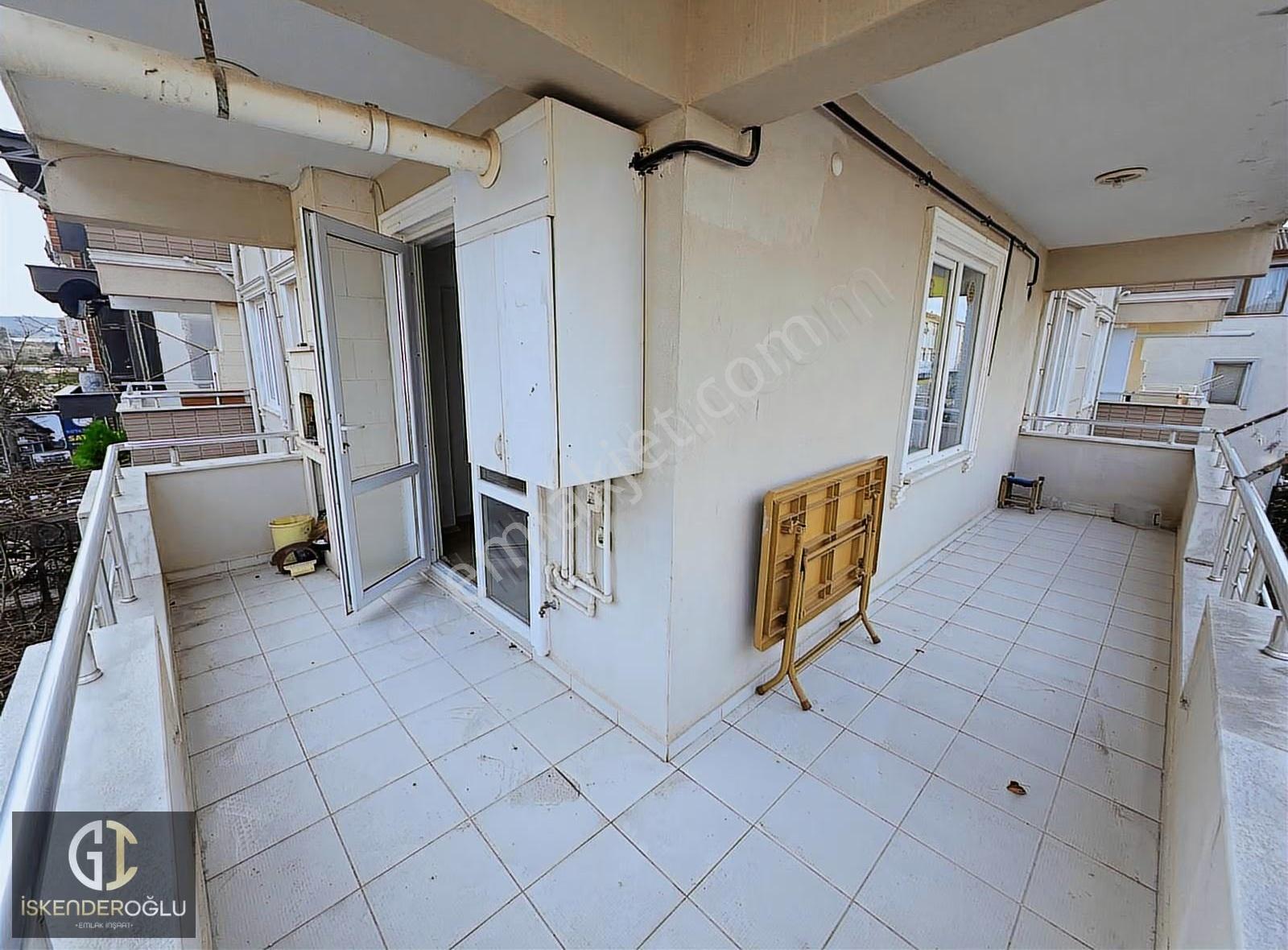 Yalı Mahalle 2+1 75 M2 Konbi Peteklı Orta Kat L Balkon Önü Acık - Görsel 2