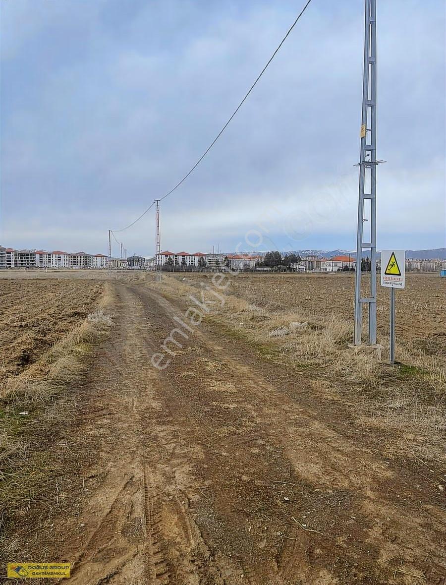 Cm Grouptan Sivas Şarkışla Döllük Köyü Merkeze Çok Yakın Satılık