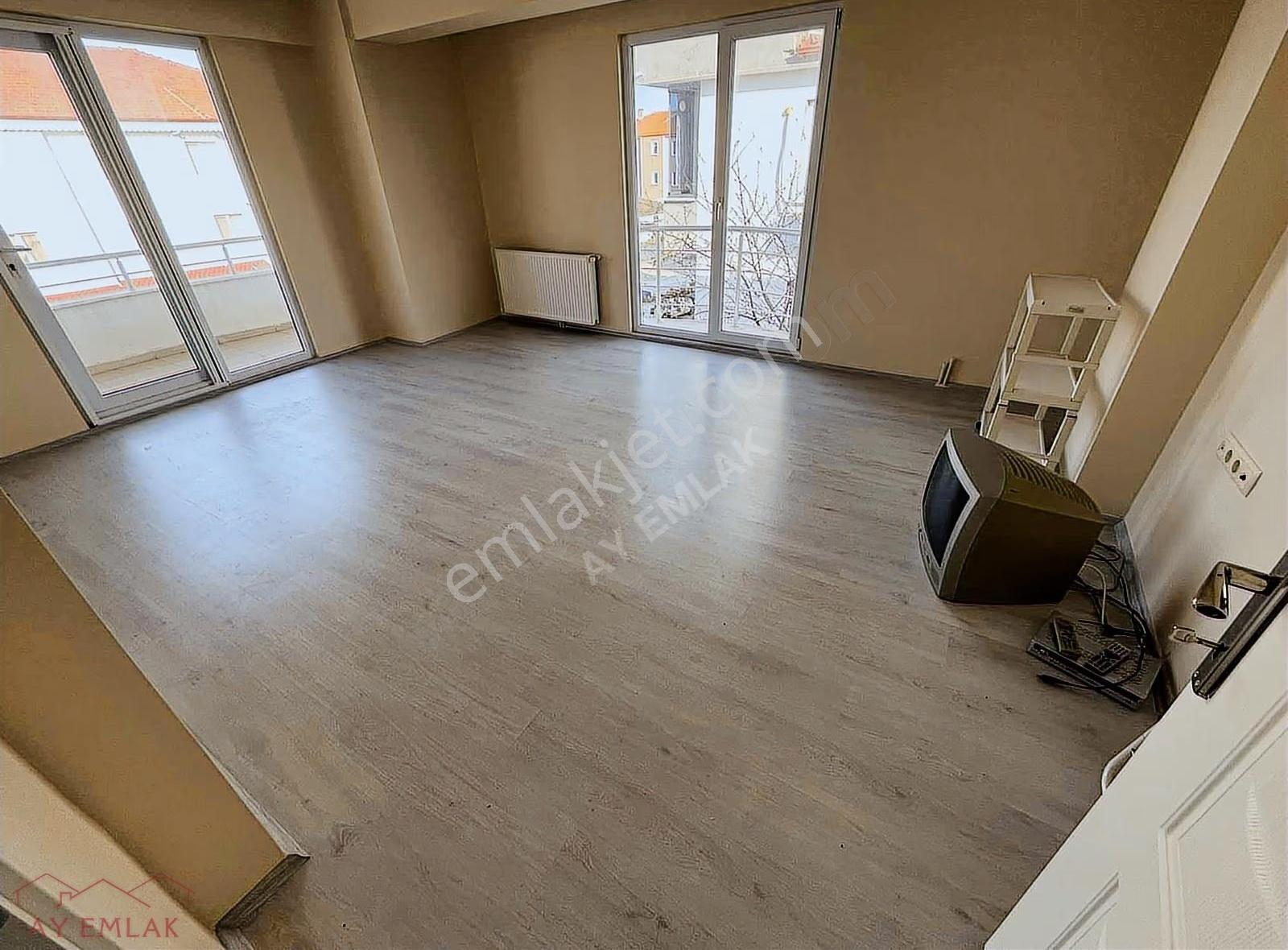 Çarşı Merkez'de Kombi Petekli Ön Cephe Mutfak Ayrı 2+1 Daire.