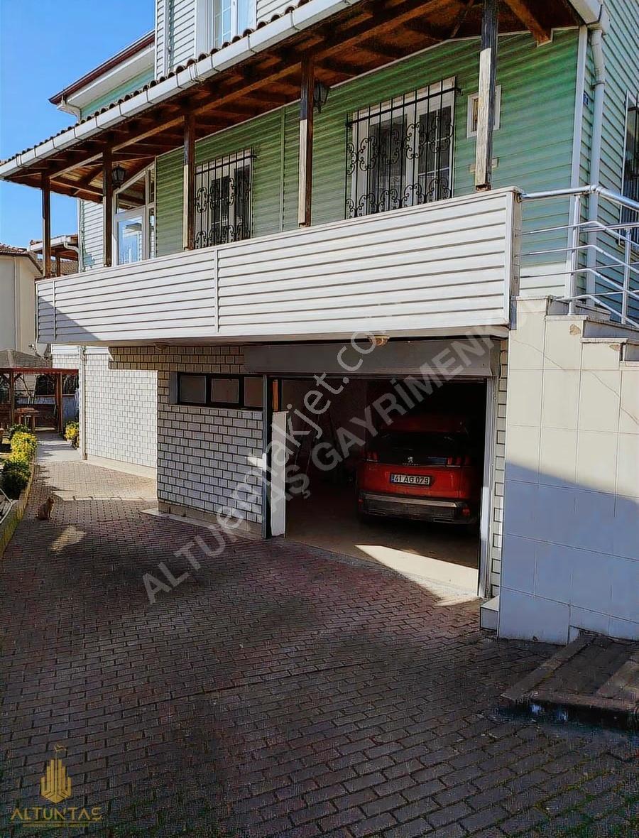 Çınarlı Mah. 375 M² Arsa İçinde 4+1 Dubleks Müstakil Ev Fırsatı - Görsel 13