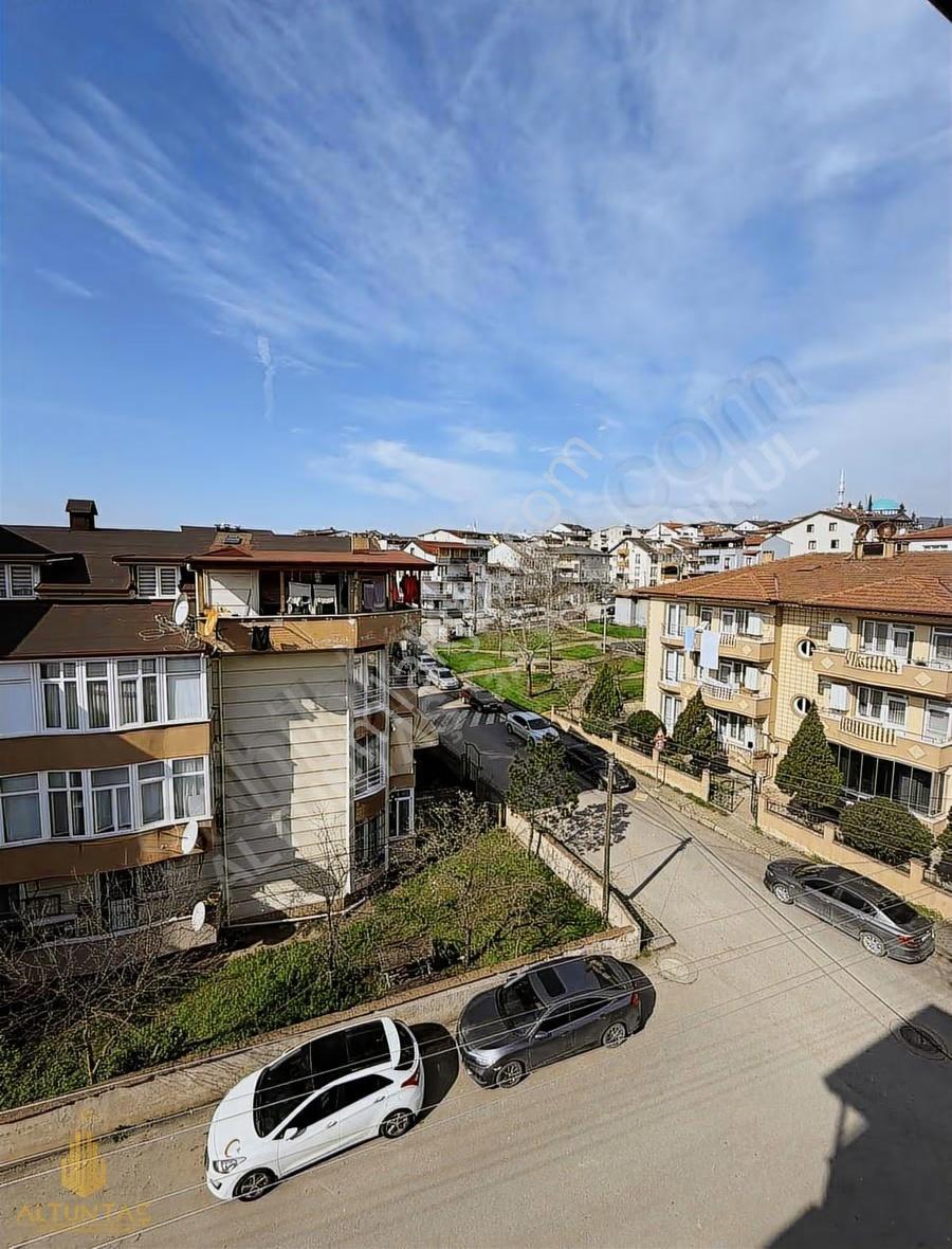 Derince İbnisina Mh. 5+1 Manzaralı Çatı Dubleks