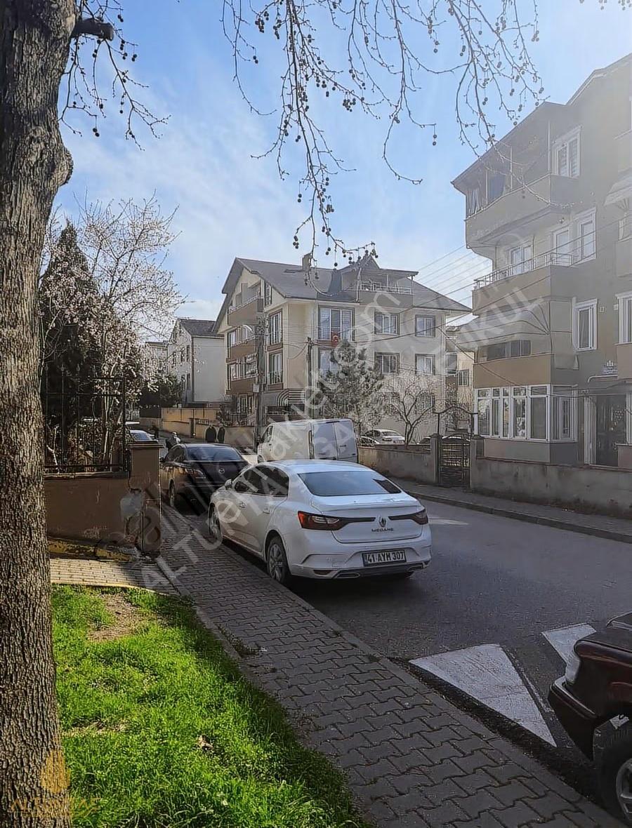 Derince İbnisina Mh. 230 M2 5+1 Çatı Dubleks Prestijli Yaşam - Görsel 8