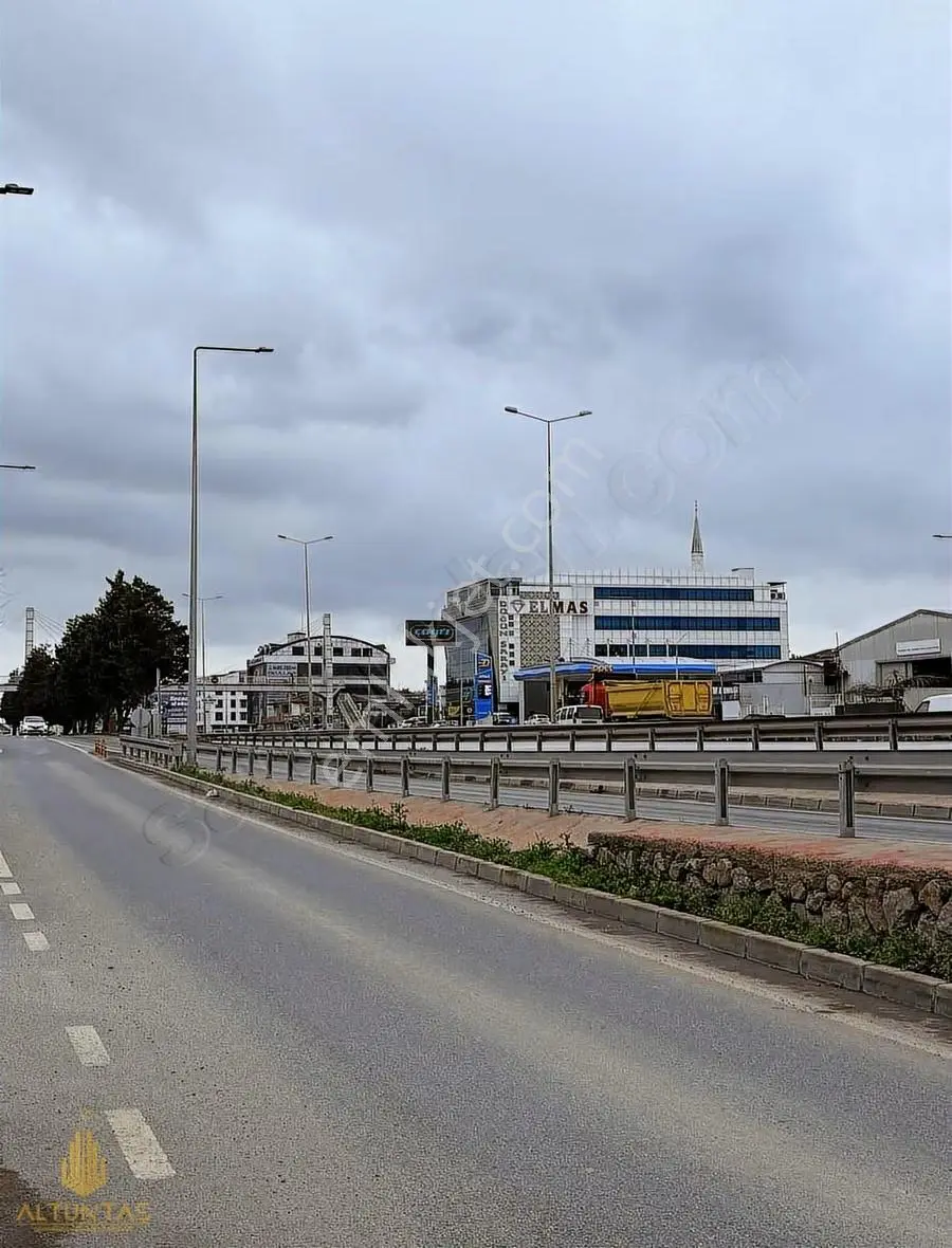 E-5 Cepheli 606 M² Ticaret İmarlı Derincede Kaçırılmaz Fırsat!