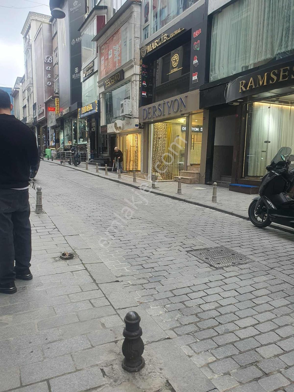 Lalelide 220 M² Üç Katlı Satılık Mağaza - Görsel 11