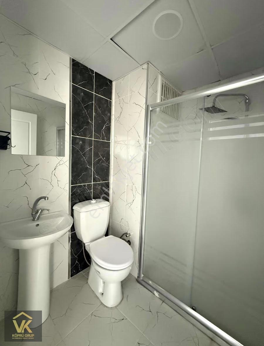 Vk Köprü Gruptan Kiralık Ulaşıma Yakn Cambalkon Eşyalı 1+1 Daire - Görsel 19
