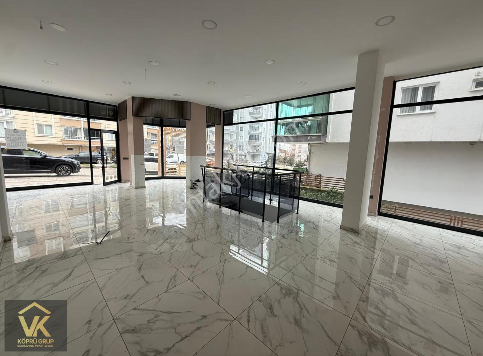 Vk Köprü Grup'tan Kiralık Aydınlık Caddesine Cephe-depolu Dükkan