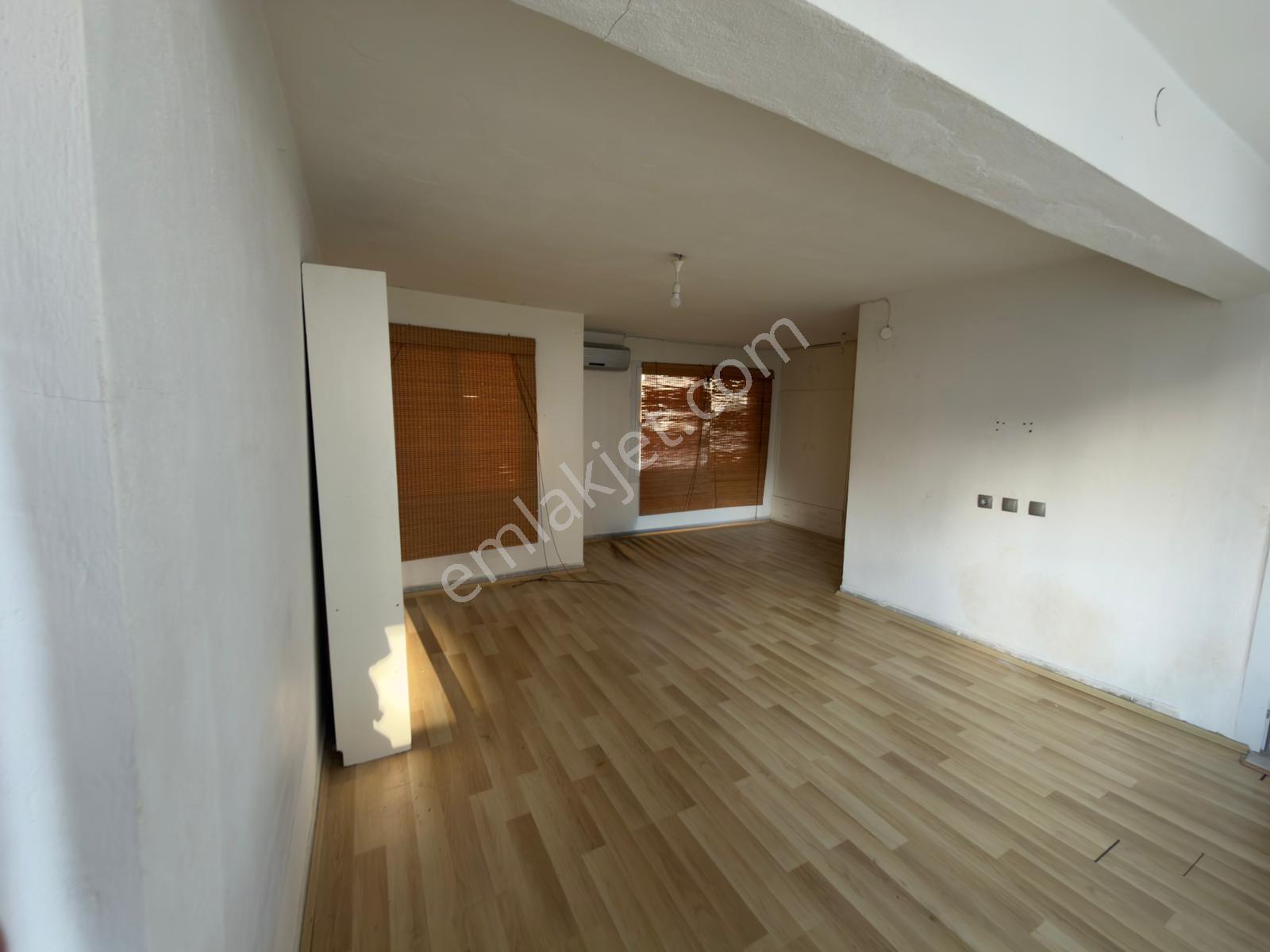 View Tece'de Denize Yakın, Ferah Ve Modern: Tece’de Kiralık 4+1 Triplex! - Görsel 10